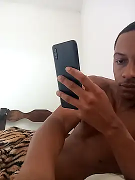 Snapshot of Pretinhoo25 chatting on February 24, 2026, 2:48 pm Pretinhoo25 online show from February 24, 2026, 2:48 pm