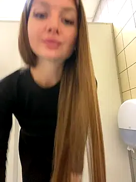 KrisMagnoly online show from September 25, 2025, 5:49 pm