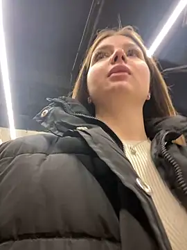 KrisMagnoly online show from September 30, 2025, 5:29 pm