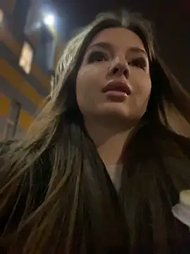 KrisMagnoly online show from November 30, 2025, 5:28 pm