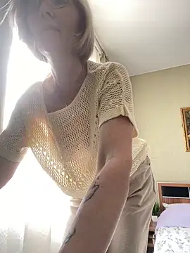 Snapshot of sensualEmilia chatting on June 15, 2026, 7:10 am sensualEmilia online show from June 15, 2026, 7:10 am
