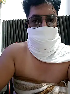 MODELO1524 online show from April 27, 2026, 6:33 am