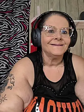 davisdesiresxh online show from November 4, 2025, 2:27 pm