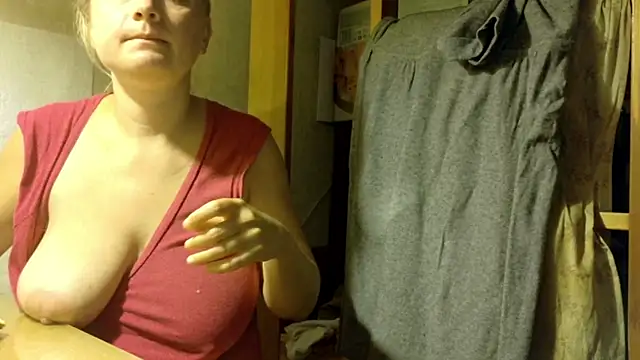 Snapshot of FrumCake chatting on September 10, 2025, 4:07 pm FrumCake online show from September 10, 2025, 4:07 pm