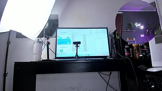 Katiehill 1 online show from November 12, 2025, 7:24 pm