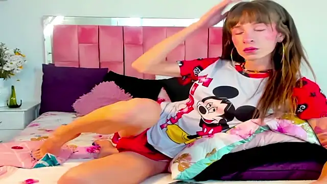 Snapshot of the_queen_aleja chatting on November 22, 2025, 2:27 pm the queen aleja online show from November 22, 2025, 2:27 pm