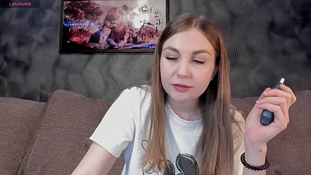 Snapshot of CassieMils chatting on February 18, 2025, 12:39 pm CassieMils online show from February 18, 2025, 12:39 pm