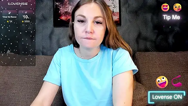 CassieMils online show from December 4, 2025, 3:10 pm