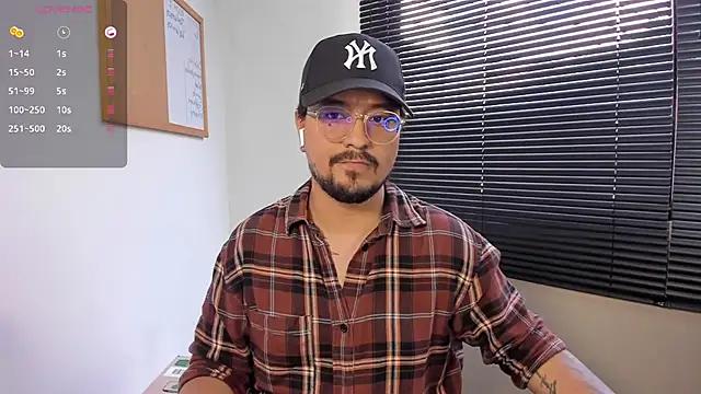 DaviidEvans  online show from December 7, 2024, 6:37 pm