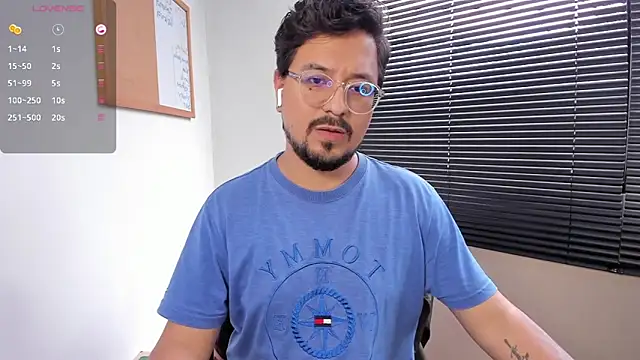 DaviidEvans  online show from December 11, 2024, 7:25 pm