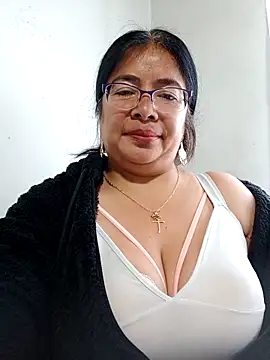   valentina18 online show from February 20, 2025, 1:08 pm