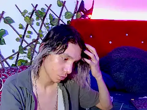 LAICK 01 online show from December 3, 2024, 9:01 pm