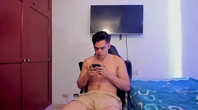 Lucian Gomez  online show from March 5, 2025, 2:56 pm