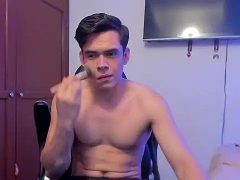 Lucian Gomez  online show from October 6, 2025, 7:33 pm