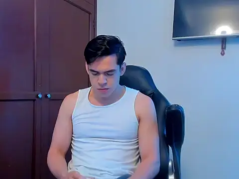 Lucian Gomez  online show from October 7, 2025, 6:16 pm
