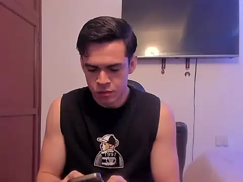 Lucian Gomez  online show from October 13, 2025, 6:41 pm
