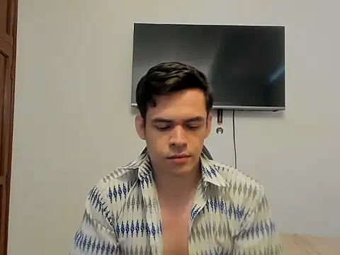 Lucian Gomez  online show from October 16, 2025, 7:04 pm