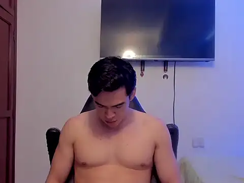 Lucian Gomez  online show from October 20, 2025, 6:52 pm