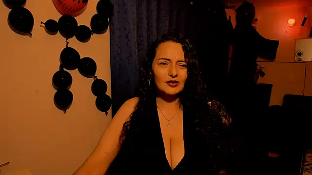 emma luxy online show from October 31, 2025, 12:33 am