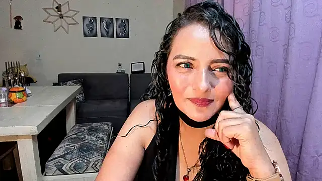 emma luxy online show from May 1, 2026, 1:43 am