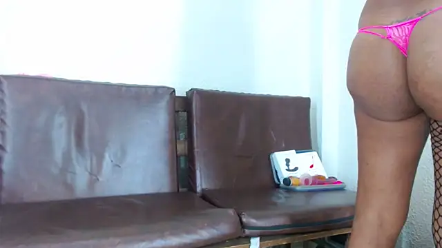 Courtney Valeria online show from March 10, 2025, 7:07 pm