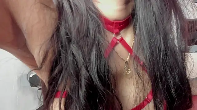 gingirel  online show from October 31, 2025, 1:34 pm