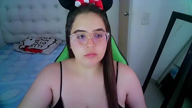 Snapshot of _alicia_z chatting on December 17, 2024, 9:16 pm alicia z online show from December 17, 2024, 9:16 pm