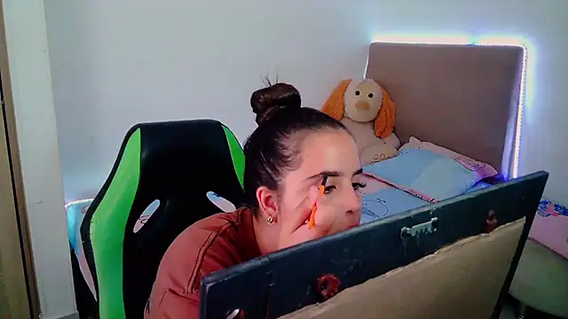 Snapshot of _alicia_z chatting on February 4, 2025, 6:06 pm alicia z online show from February 4, 2025, 6:06 pm