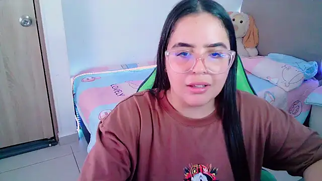 Snapshot of _alicia_z chatting on February 5, 2025, 12:20 am alicia z online show from February 5, 2025, 12:20 am