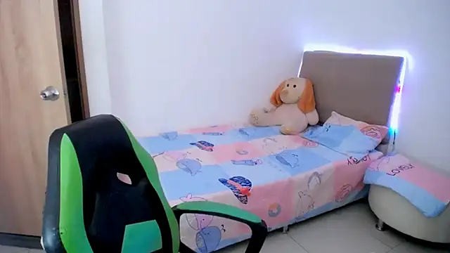 Snapshot of _alicia_z chatting on February 25, 2025, 11:44 pm alicia z online show from February 25, 2025, 11:44 pm