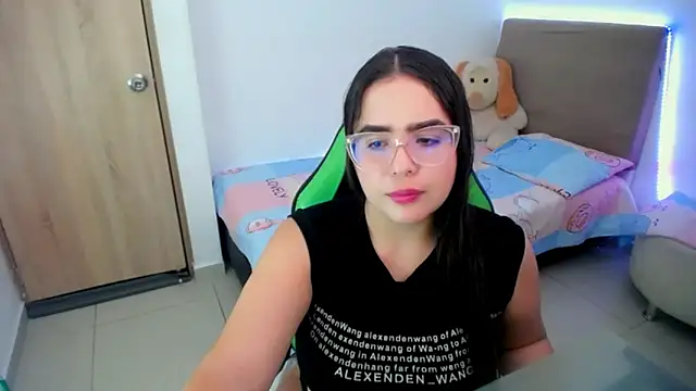 Snapshot of _alicia_z chatting on February 28, 2025, 5:37 pm alicia z online show from February 28, 2025, 5:37 pm