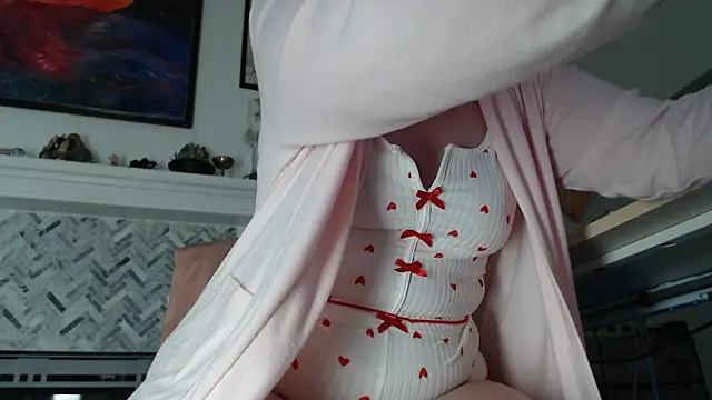 AuroraWillows online show from April 18, 2026, 2:37 am