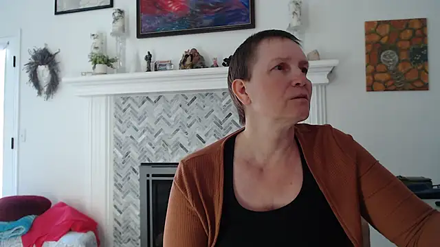 AuroraWillows online show from April 18, 2026, 7:58 pm