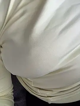 Snapshot of YourMeoww chatting on November 3, 2025, 8:59 am YourMeoww online show from November 3, 2025, 8:59 am