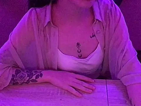 YumieCp online show from March 13, 2025, 9:43 am