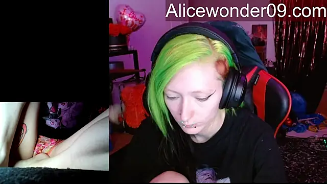 alicewonder09 online show from February 19, 2026, 6:09 am