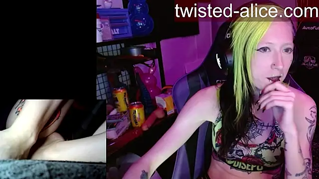 alicewonder09 online show from April 11, 2026, 3:22 am