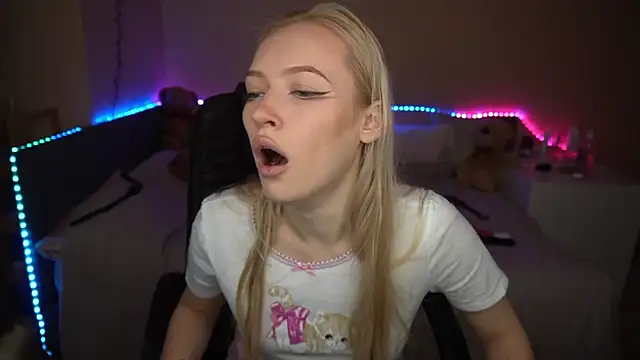 AmandaFiree online show from November 14, 2025, 6:23 am