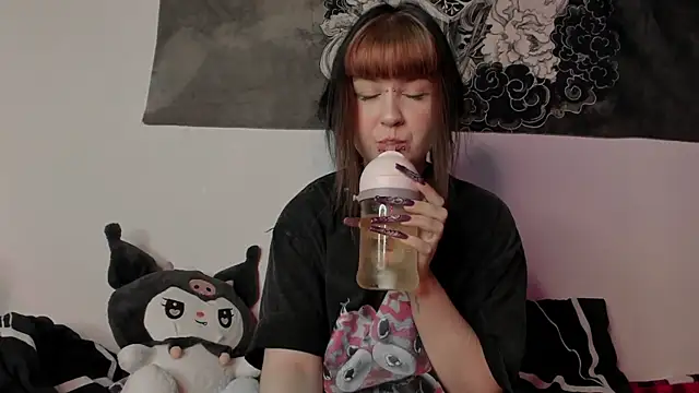 t0riayun0 online show from December 14, 2024, 12:11 am