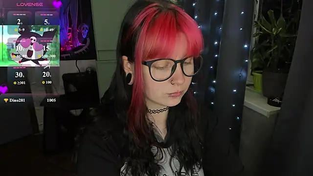 t0riayun0 online show from June 12, 2026, 9:14 pm