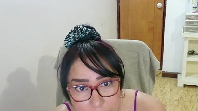 hottplay online show from October 26, 2025, 3:18 pm