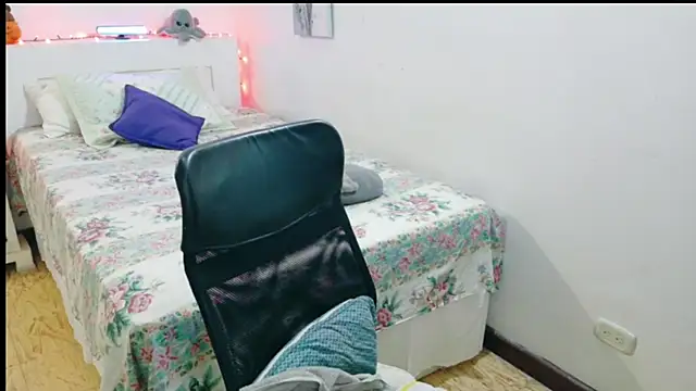 hottplay online show from March 25, 2026, 6:36 pm