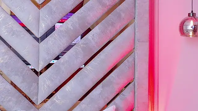 Sara Boom online show from November 28, 2025, 1:47 pm