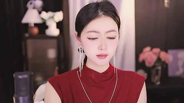 Ocean--Lili online show from December 31, 2024, 12:15 pm