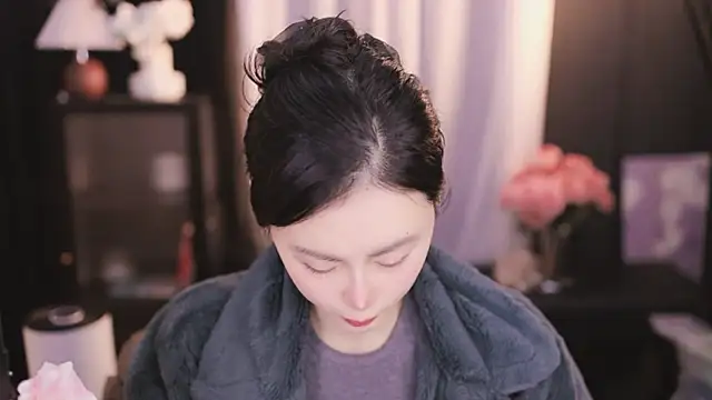 Ocean--Lili online show from January 10, 2025, 2:23 pm