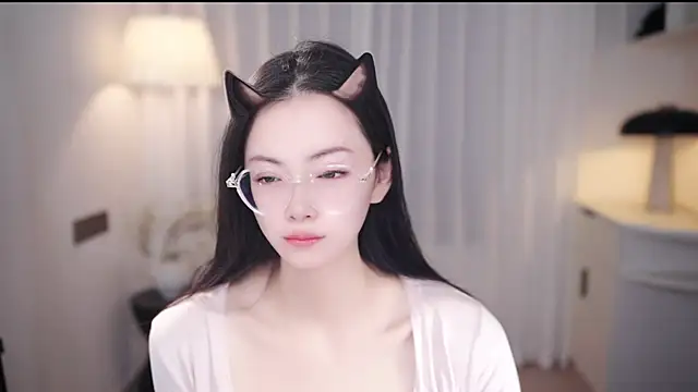 Ocean--Lili online show from November 7, 2025, 2:06 pm