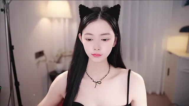 Ocean--Lili online show from November 24, 2025, 2:17 pm