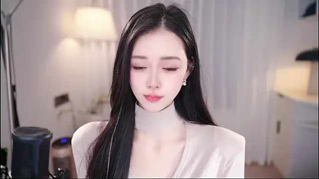 Ocean--Lili online show from December 5, 2025, 2:03 pm