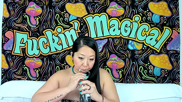 Lexie-Mack online show from November 11, 2025, 5:57 pm