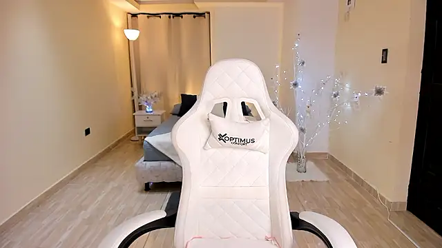 carleee winter online show from December 6, 2024, 1:40 am